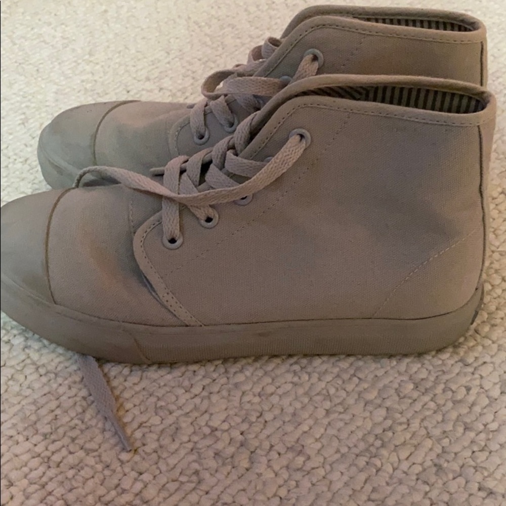 High tops - Picture 2 of 2